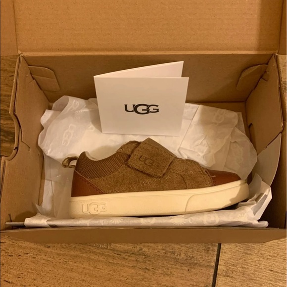 Toddler size 6 UGG sneakers - Picture 2 of 5